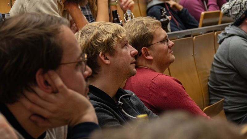 Publikum im Hörsaal AM 3 des Audimax der Uni Lübeck